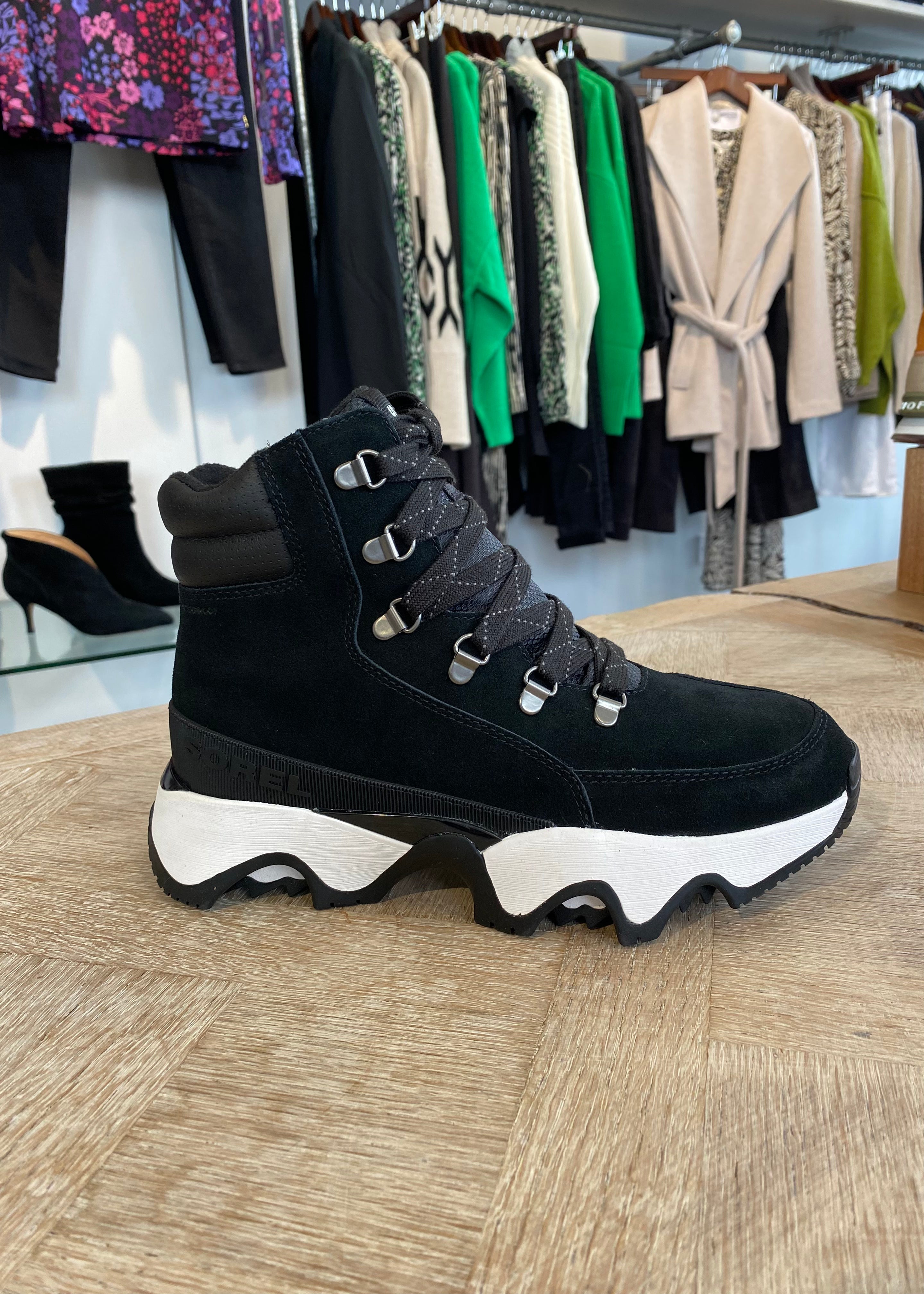 Conquest boots deals