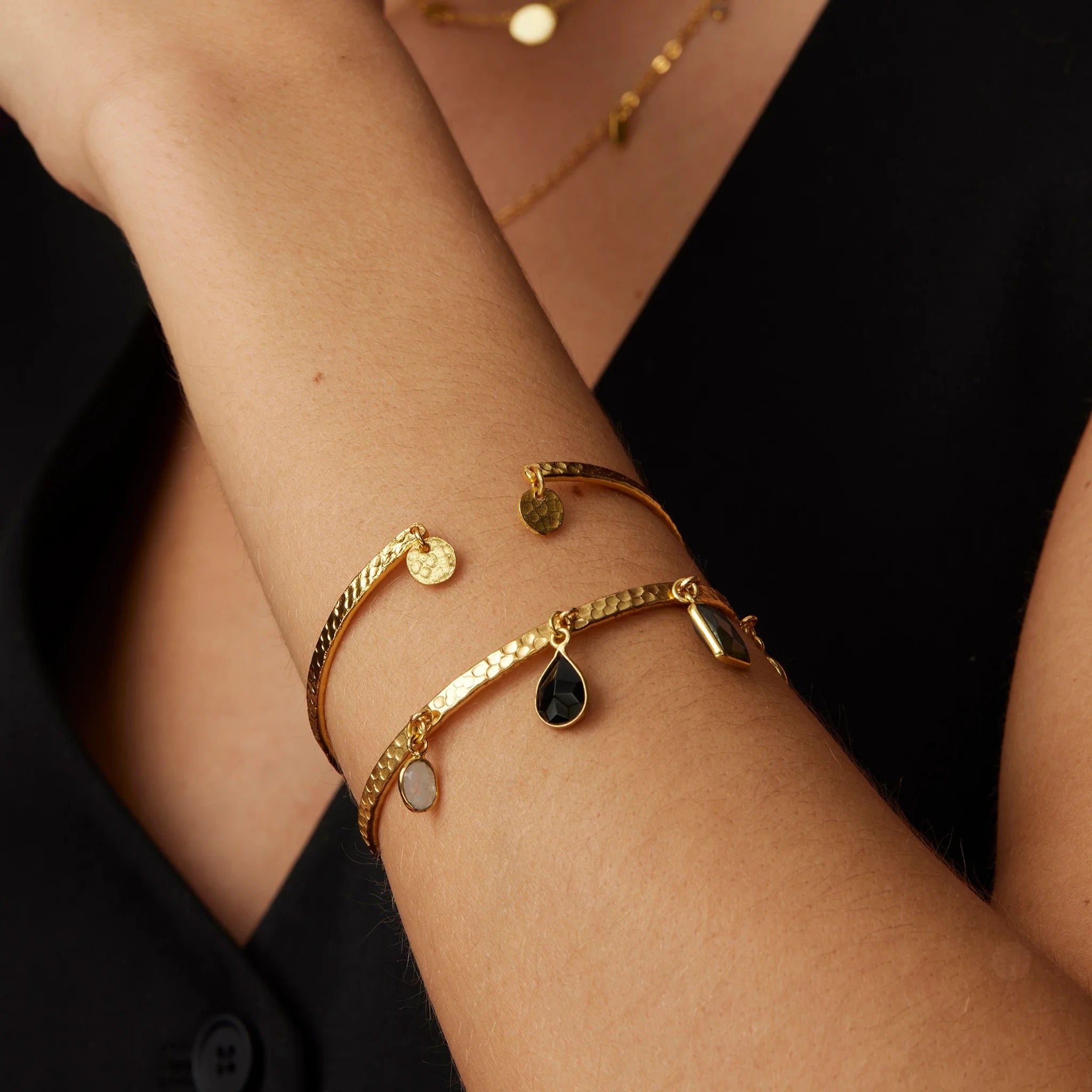 Ashiana Aubrey Charm Black & Grey Bangle