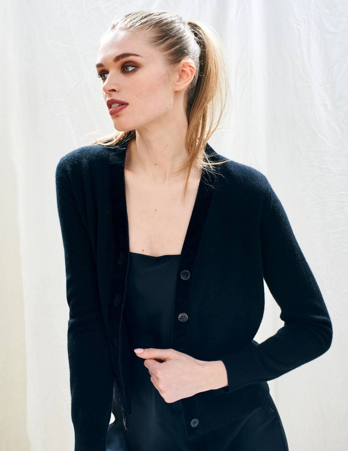 Jumper 1234 Velvet Cardigan - Black