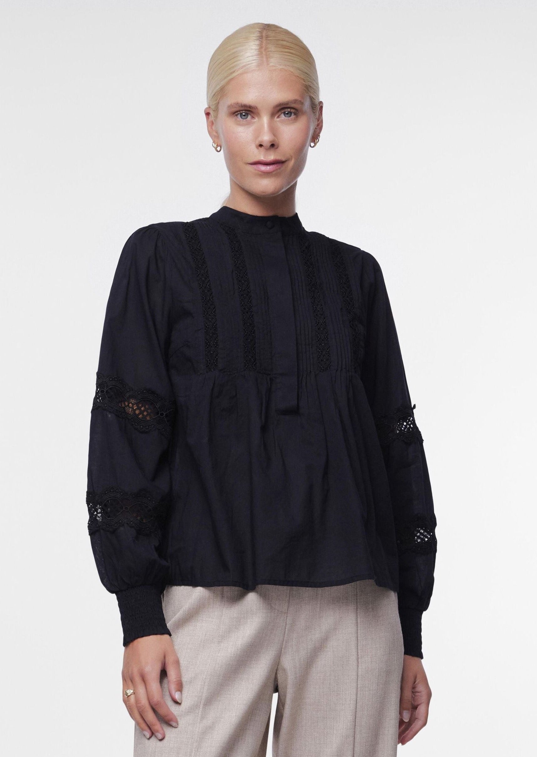 YAS Nelsa Blouse - Black