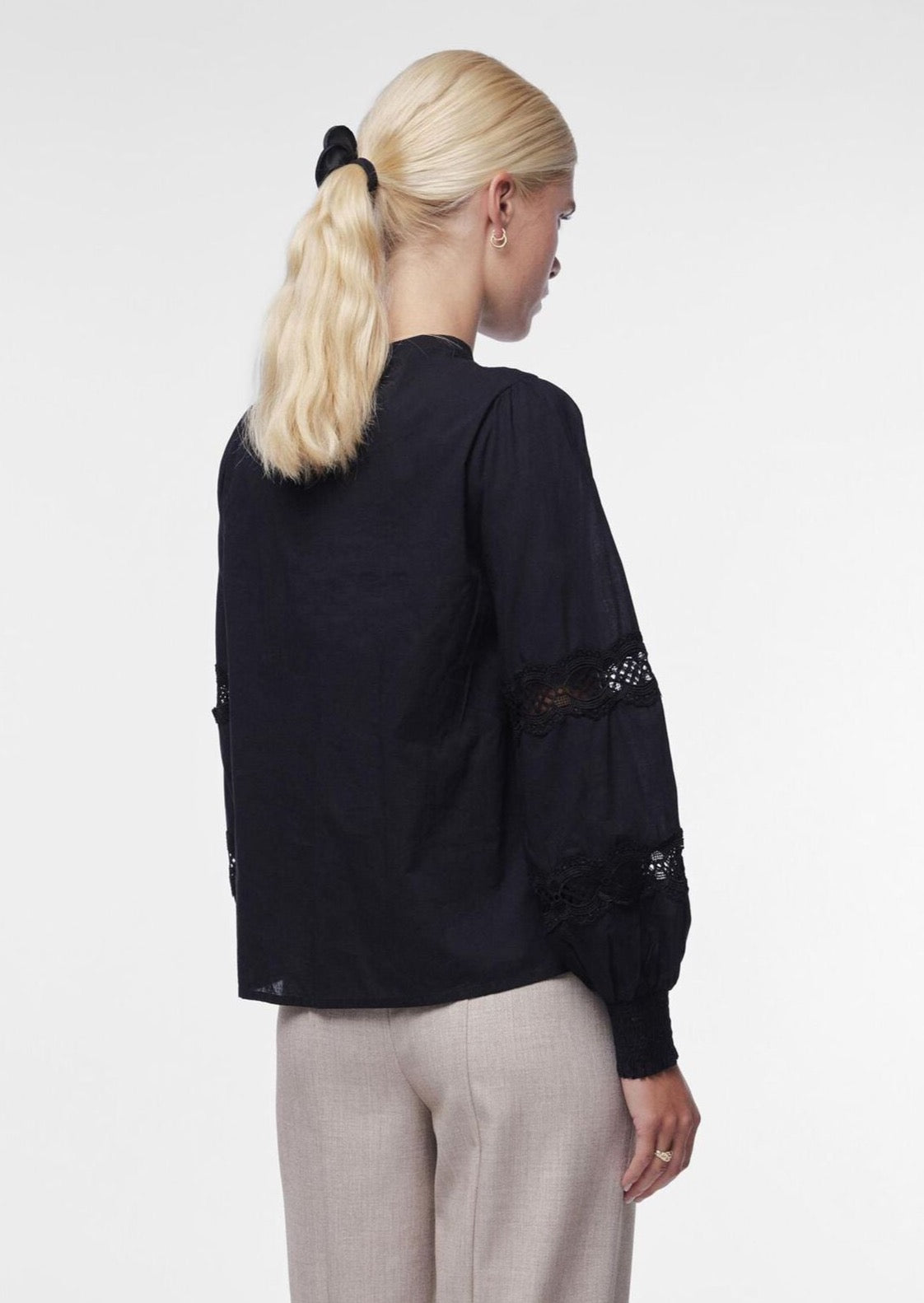 YAS Nelsa Blouse - Black